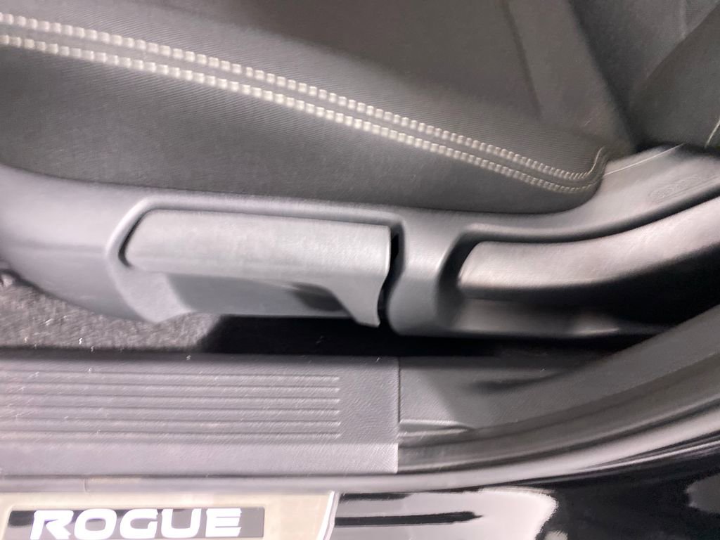 Used 2023 Nissan Rogue S image 9