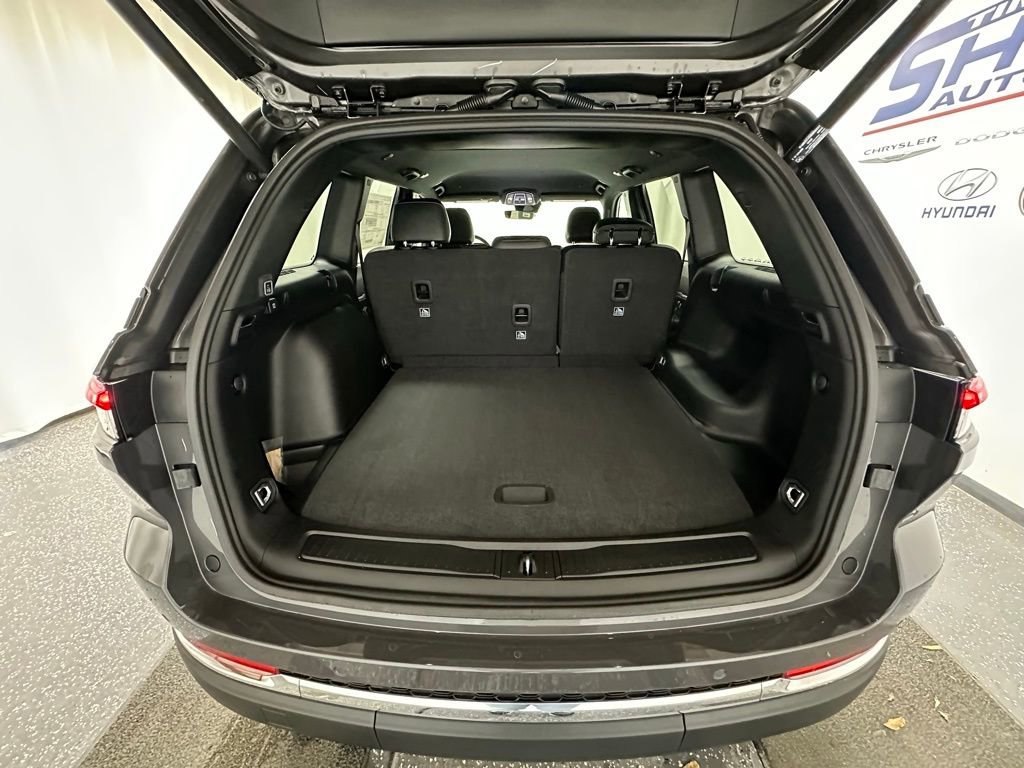 New 2025 Jeep Grand Cherokee Limited w/ Trailer Tow Package image 8