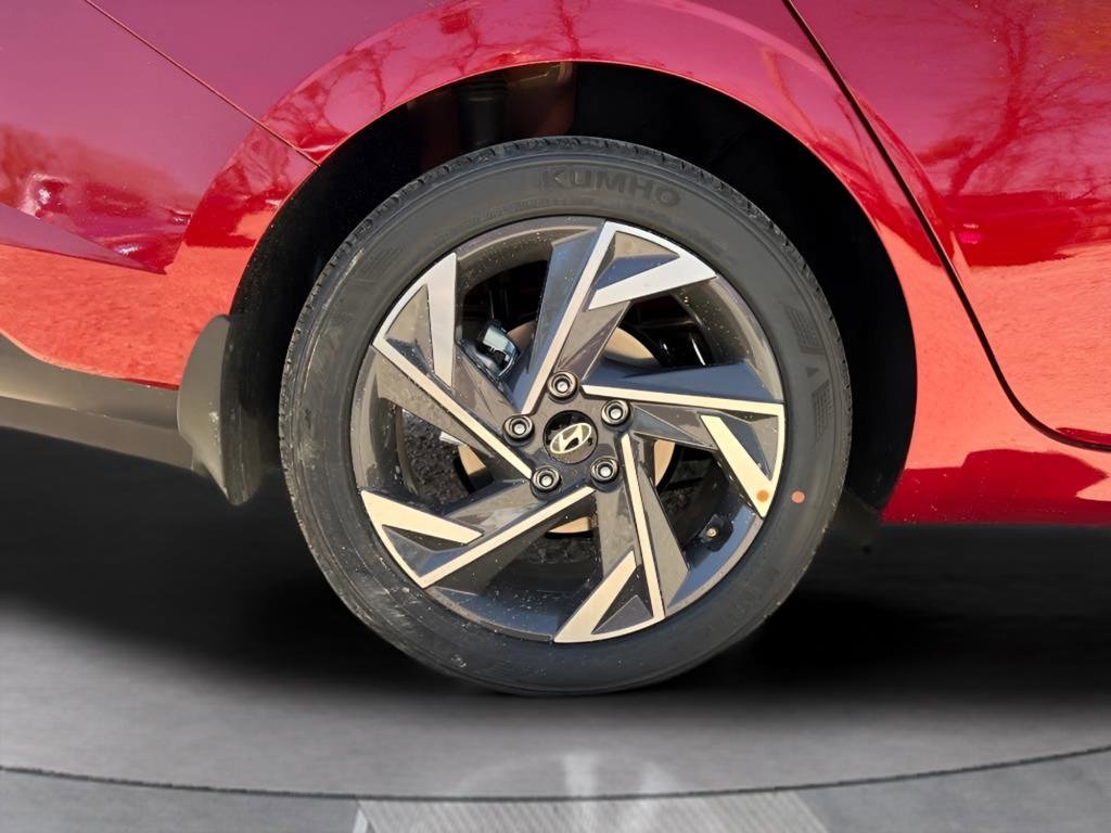 Used 2025 Hyundai Elantra Sport image 13