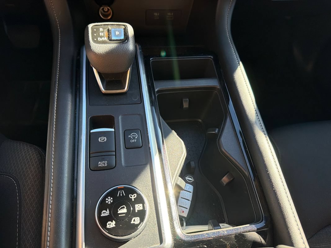 Used 2022 Nissan Pathfinder SV AWD/4WD image 32