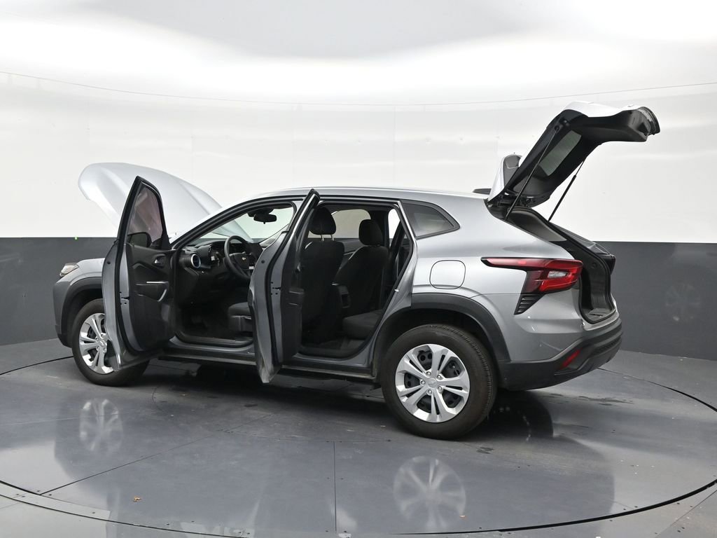 Used 2025 Chevrolet Trax LS FWD image 31