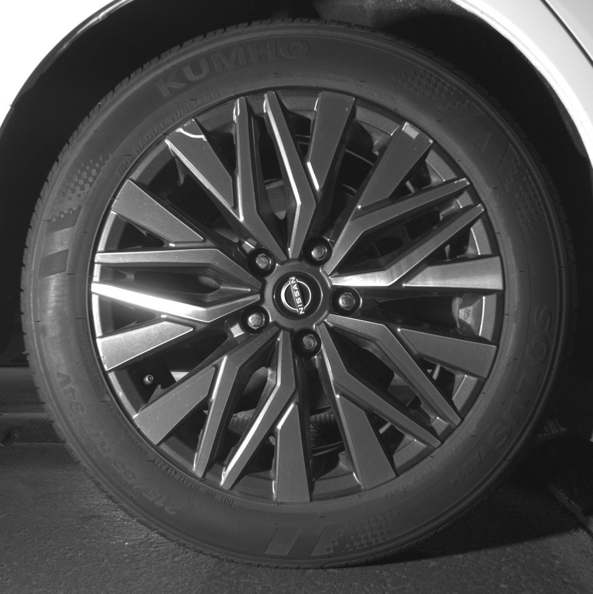 Used 2025 Nissan Altima 2.5 SV FWD image 15