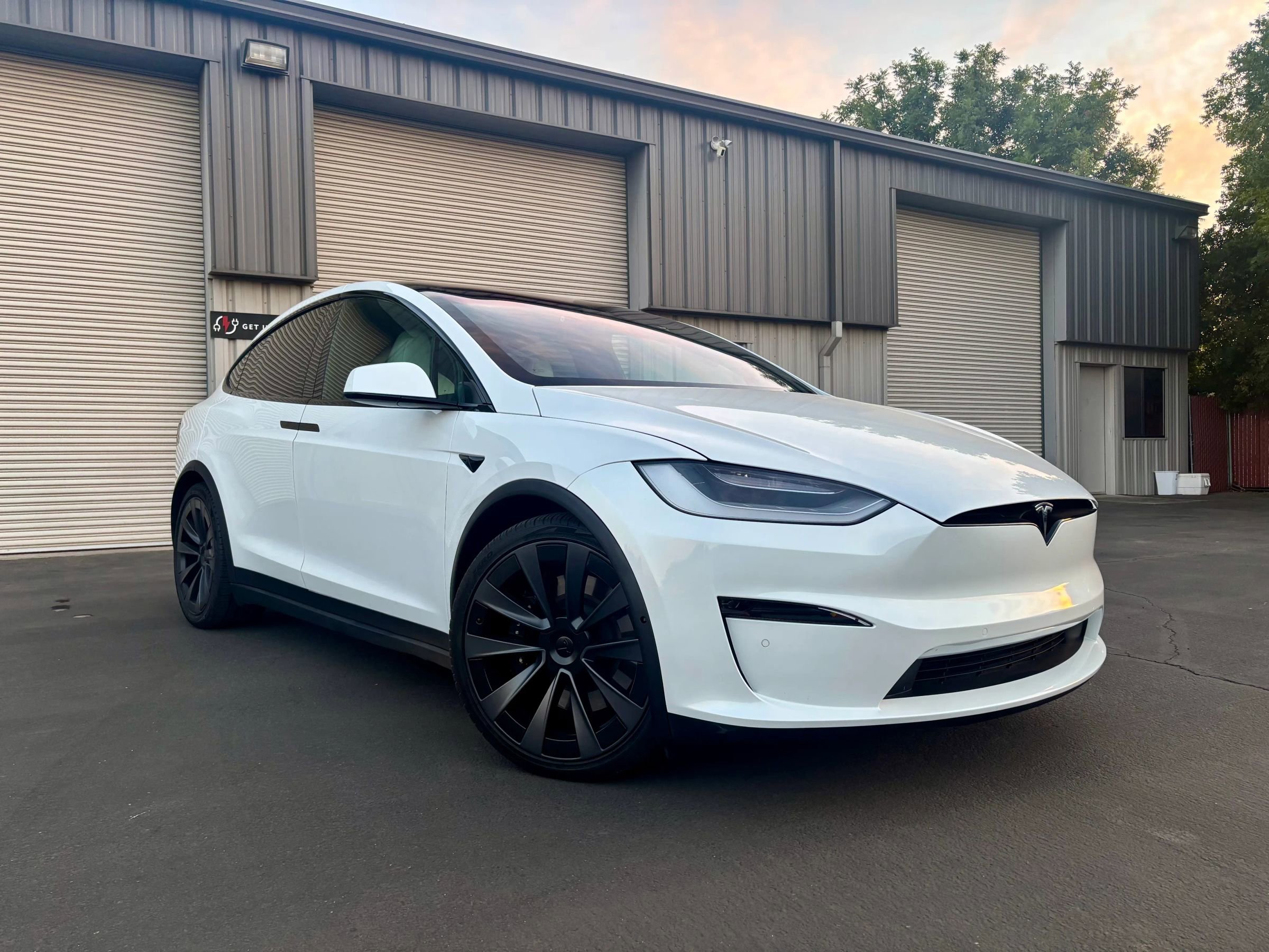 Used 2022 Tesla Model X image 2