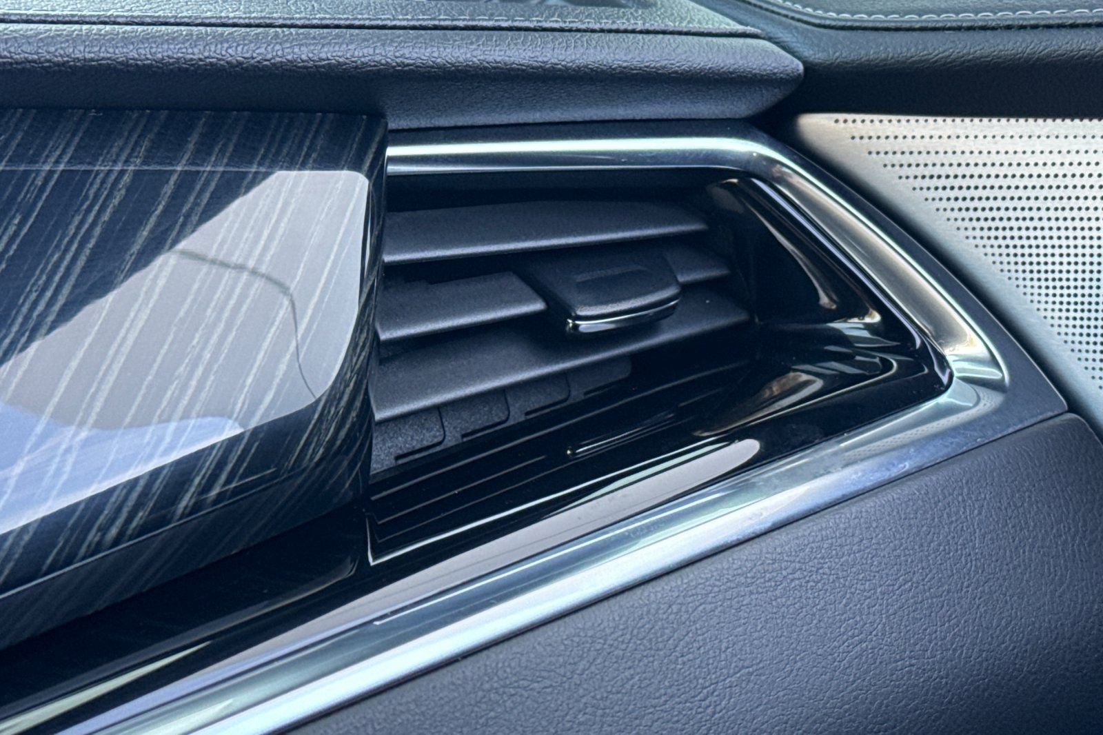 Certified 2023 Cadillac XT6 Premium Luxury w/ Technology Package image 27