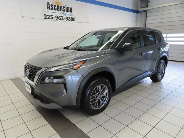 Used 2023 Nissan Rogue S image 2