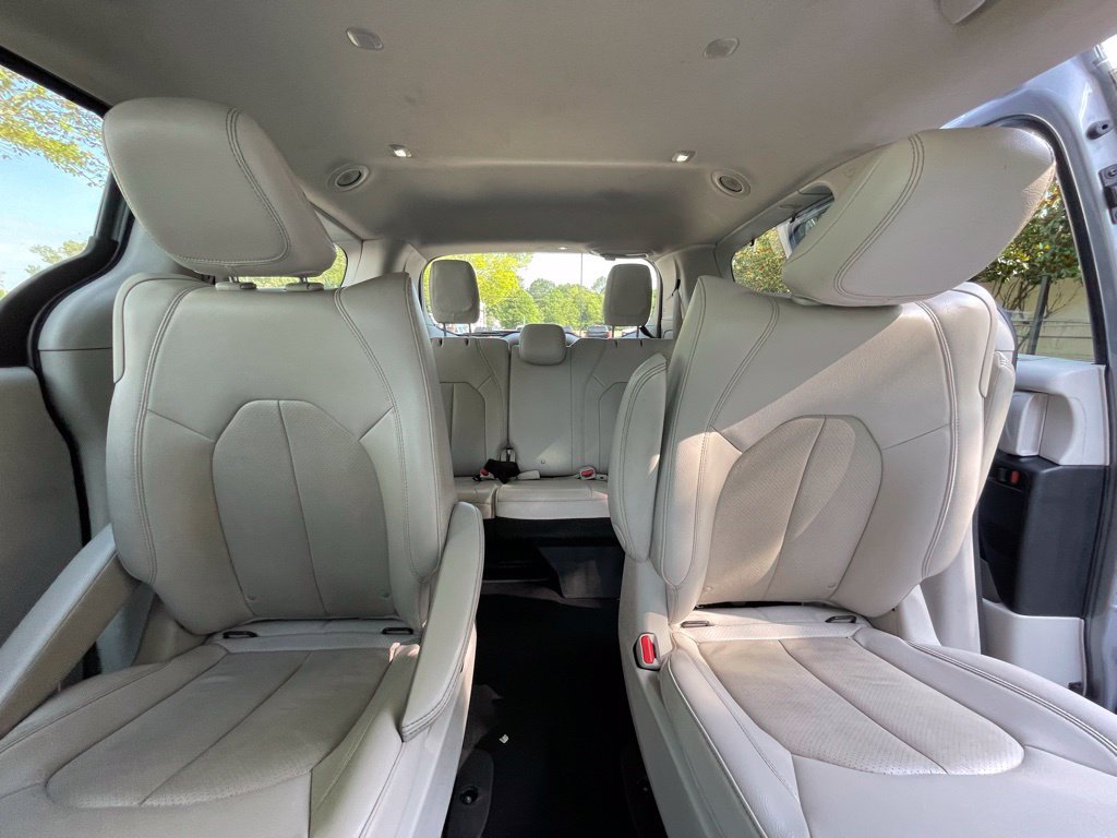 Used 2021 Chrysler Pacifica Touring-L FWD image 32
