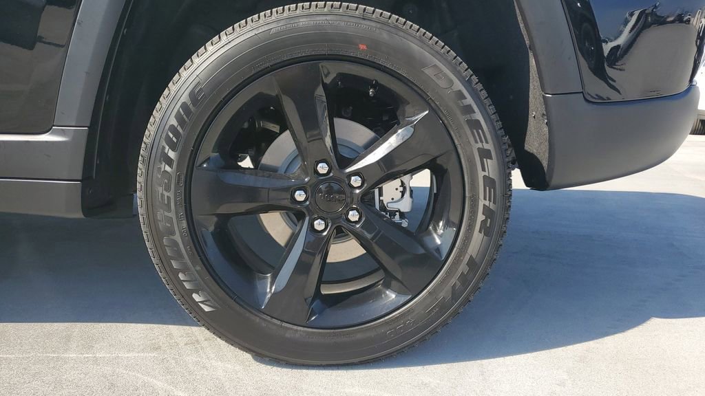 New 2025 Jeep Grand Cherokee Altitude image 6