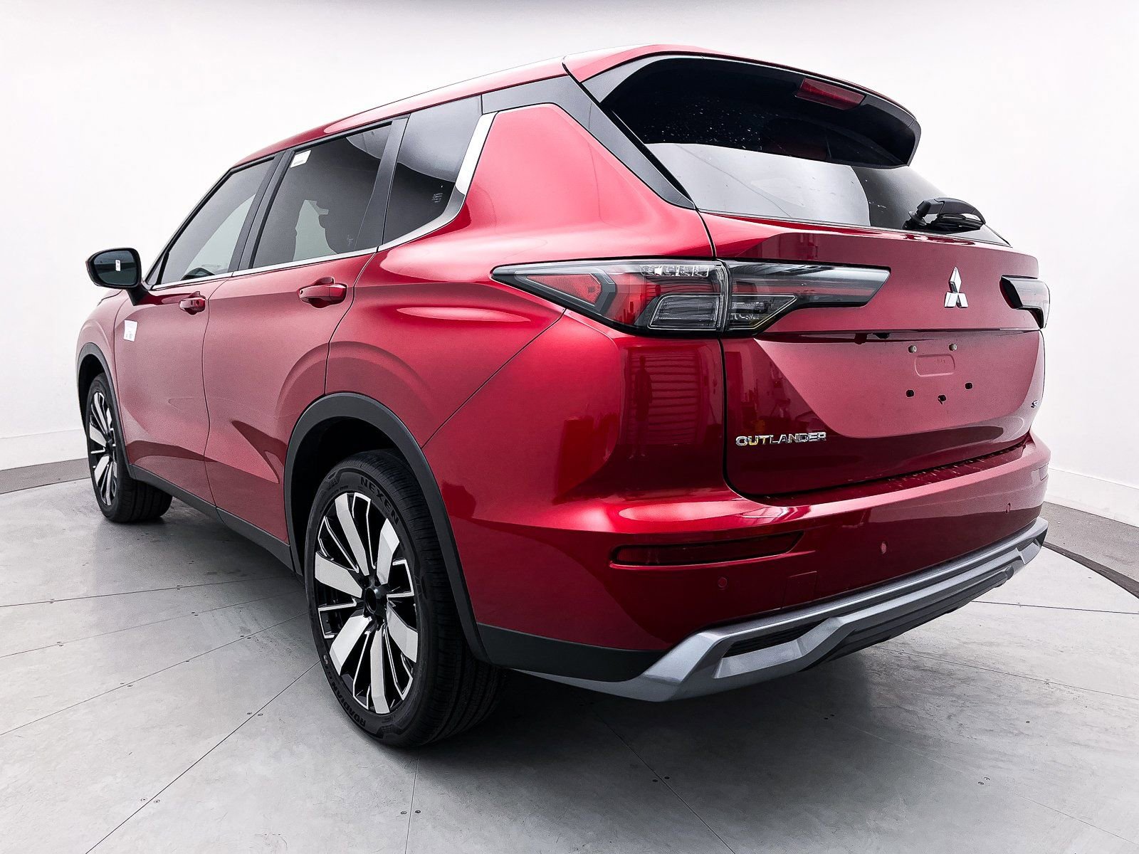 New 2025 Mitsubishi Outlander SE image 5