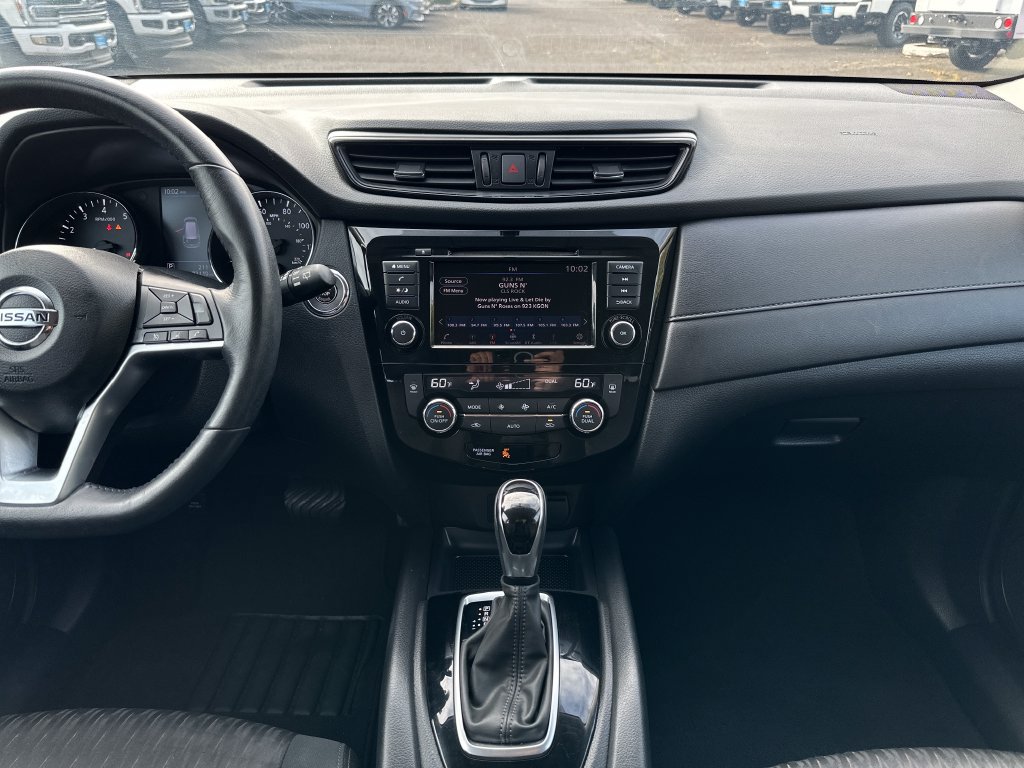 Used 2018 Nissan Rogue SV AWD/4WD image 16