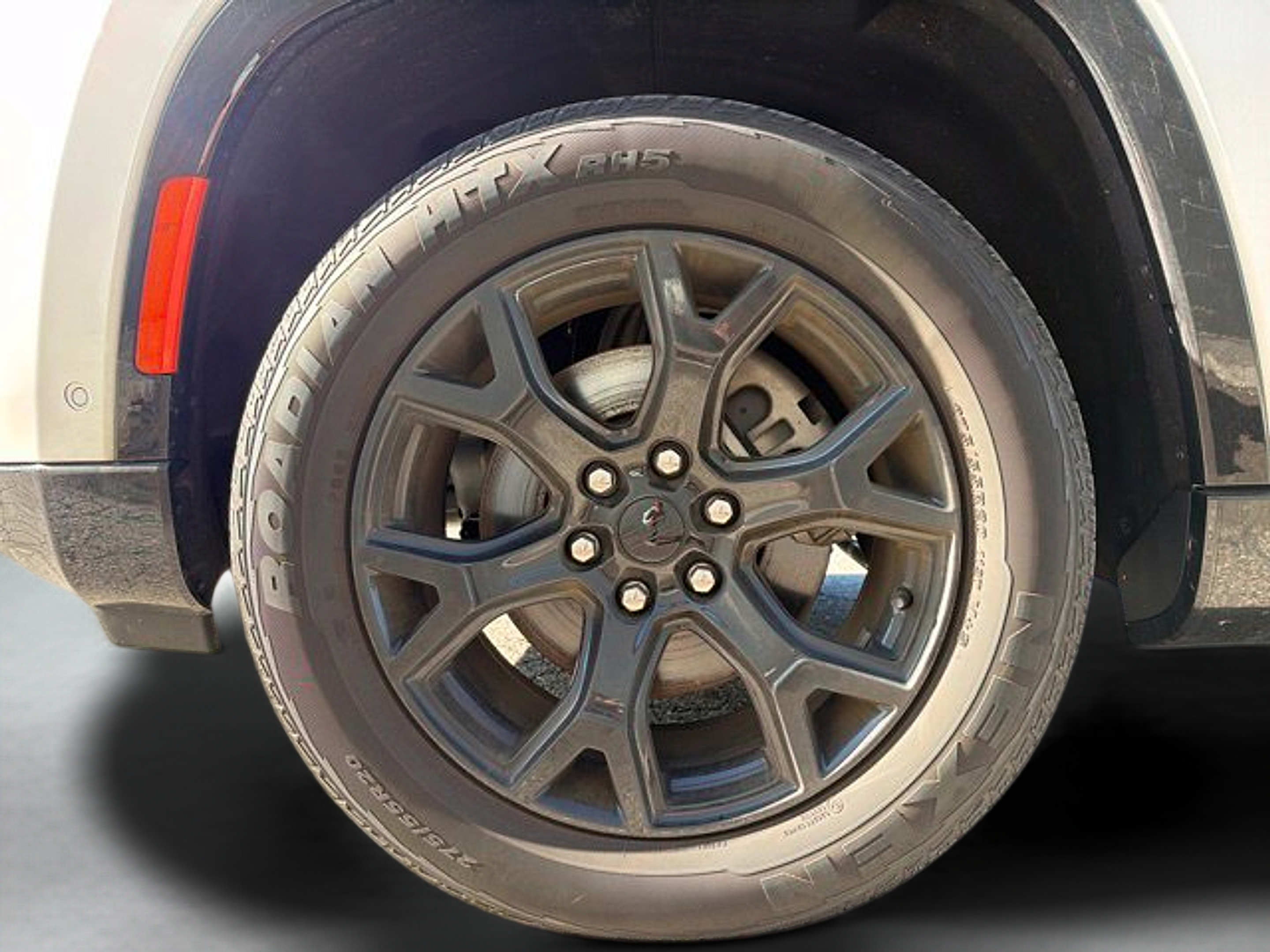Used 2023 Jeep Wagoneer Series II AWD/4WD image 32