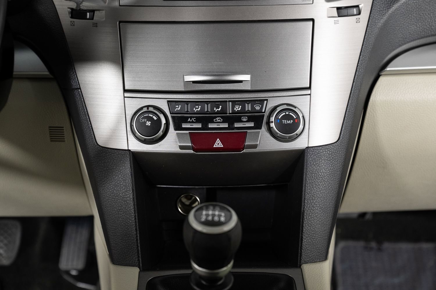 Used 2012 Subaru Outback 2.5i Premium w/ All-Weather Pkg image 36