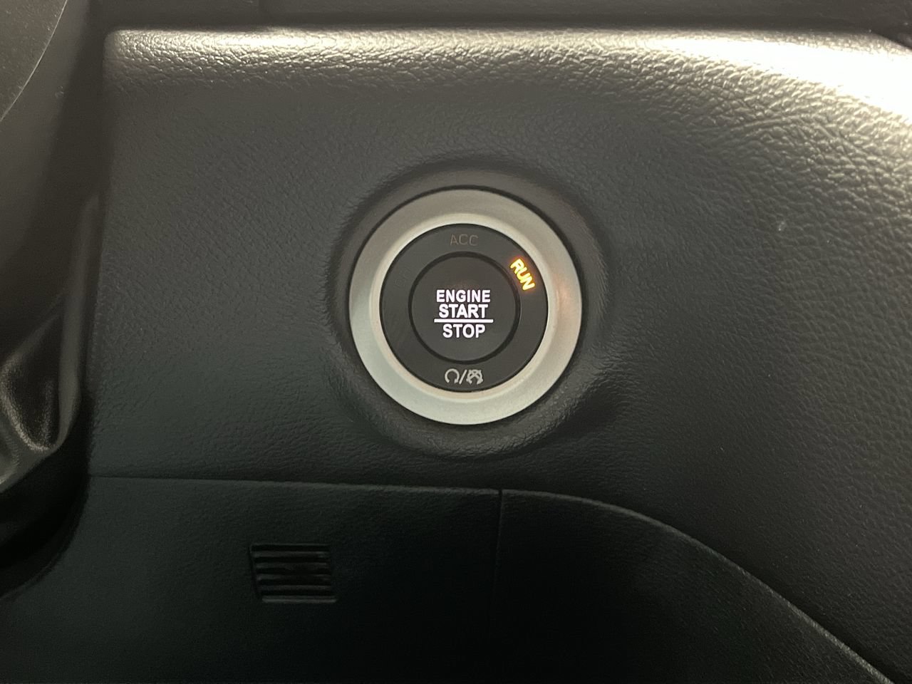 Used 2025 Chrysler Pacifica Select FWD image 21