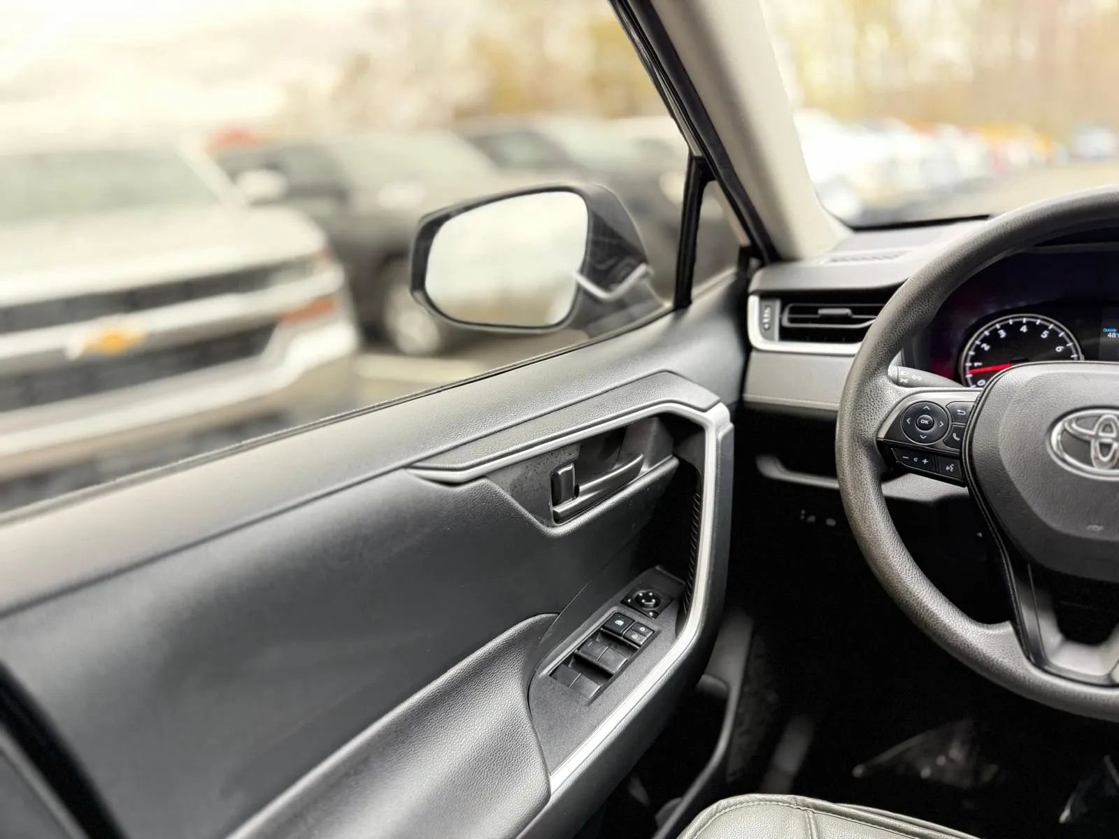 Used 2019 Toyota RAV4 LE w/ All Weather Liner Package AWD/4WD image 23