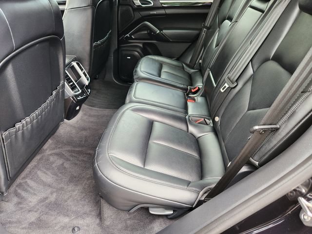 Used 2016 Porsche Cayenne AWD/4WD image 28
