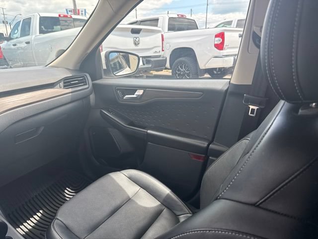 Used 2020 Ford Escape Titanium w/ Titanium Premium Package 2.0 AWD/4WD image 17