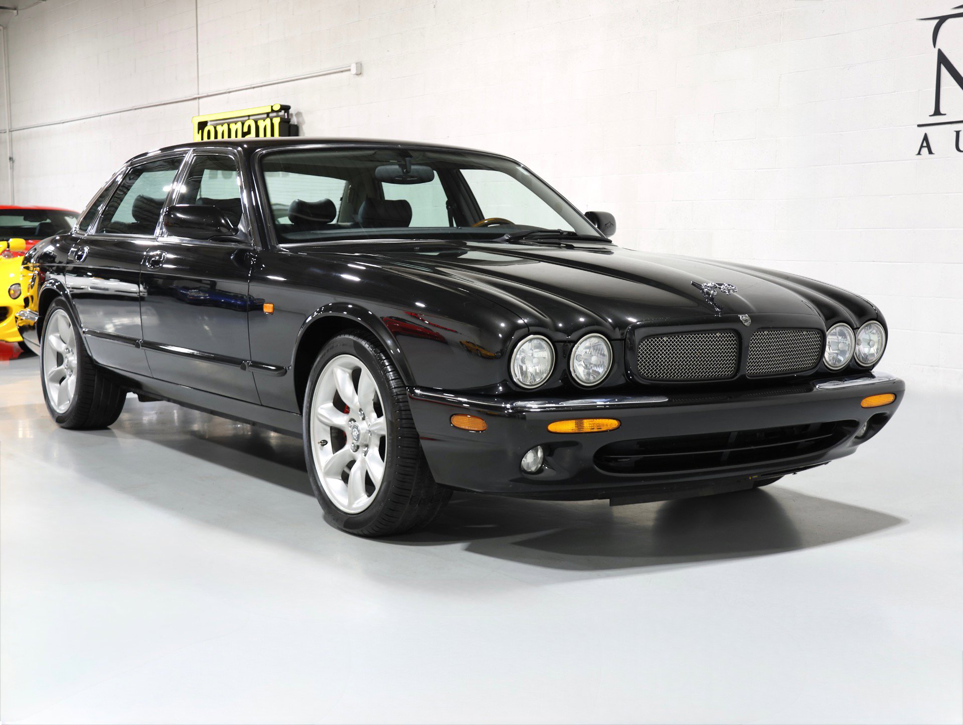 Used 1998 Jaguar XJ8 RWD image 43