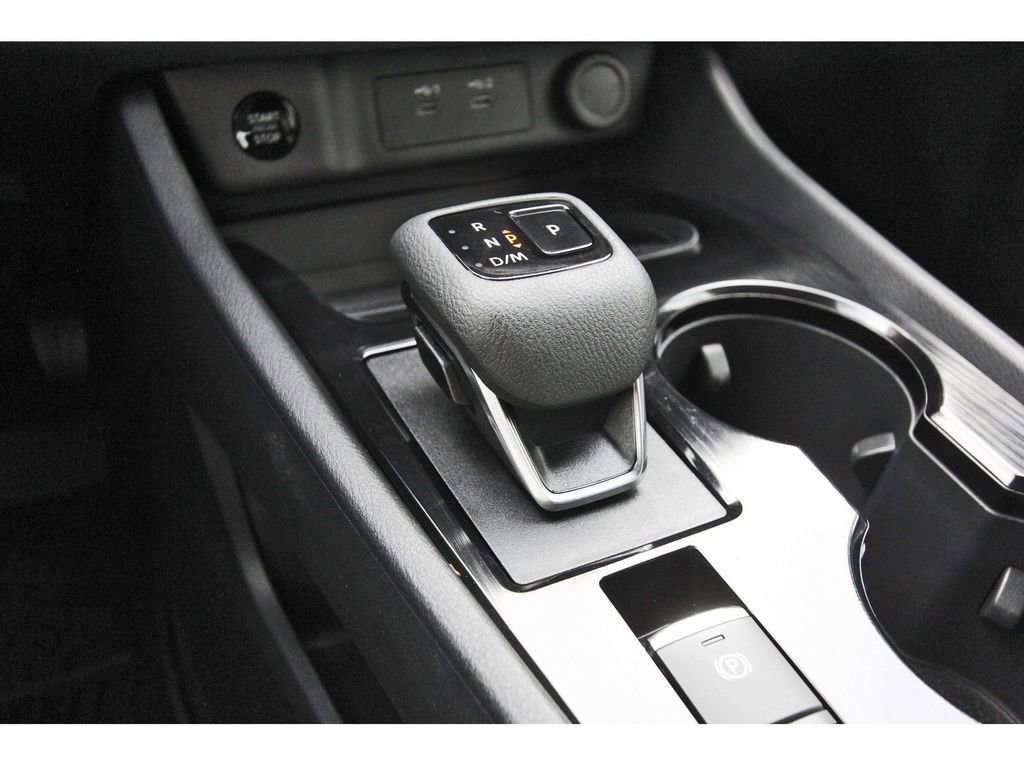 Used 2025 Nissan Rogue SV image 31