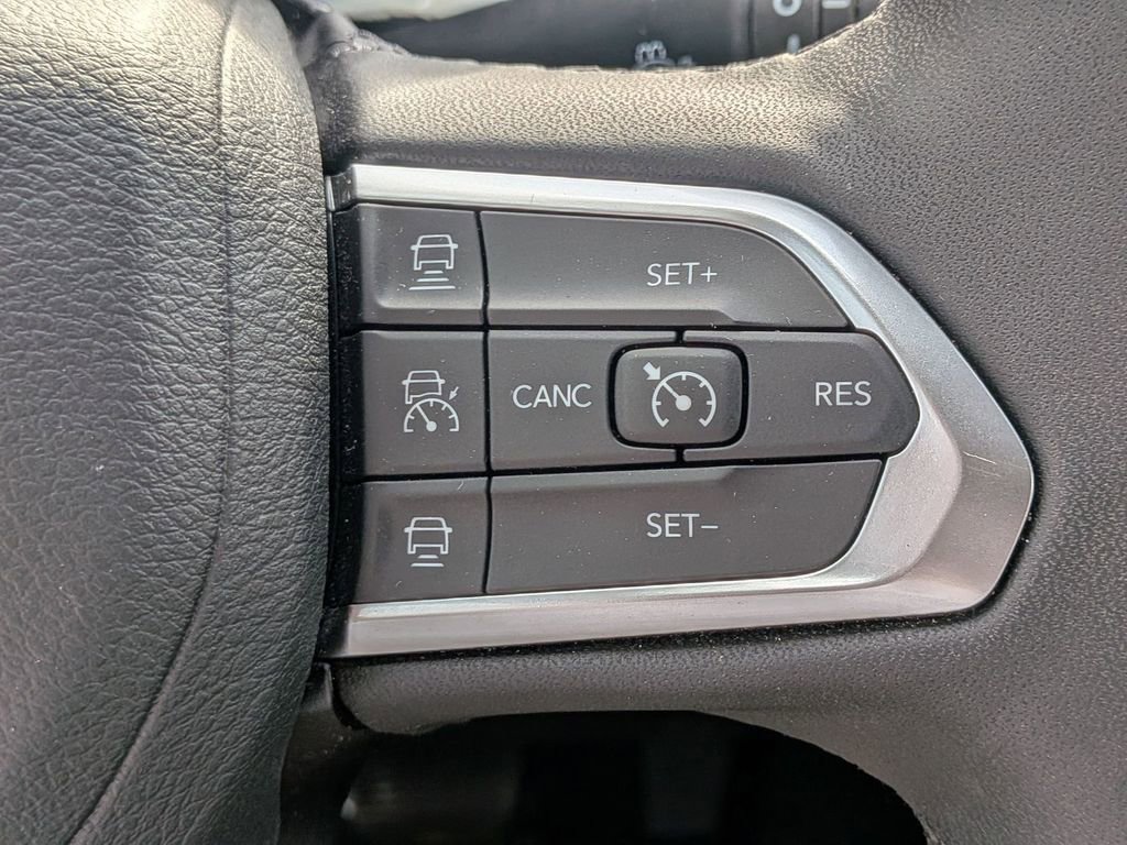 Used 2025 Jeep Compass Limited image 21