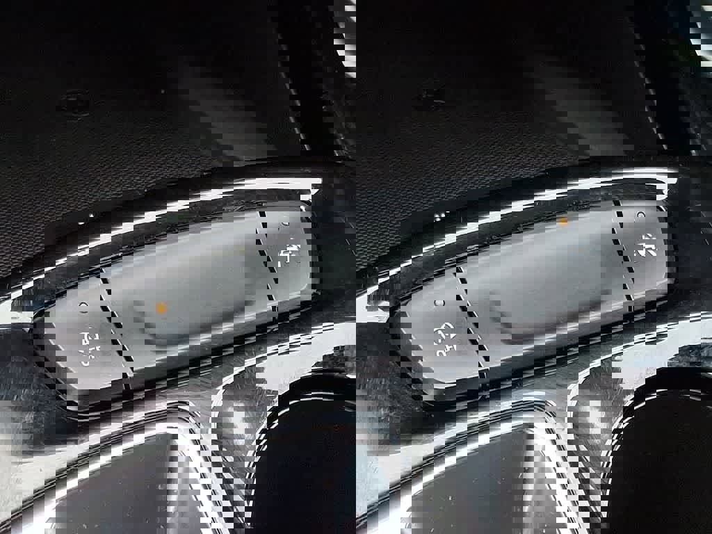 Used 2024 Chevrolet Trax RS w/ Sunroof Package image 24