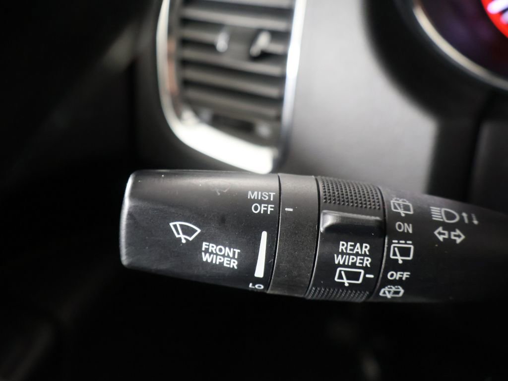 Used 2018 Dodge Durango SXT image 34