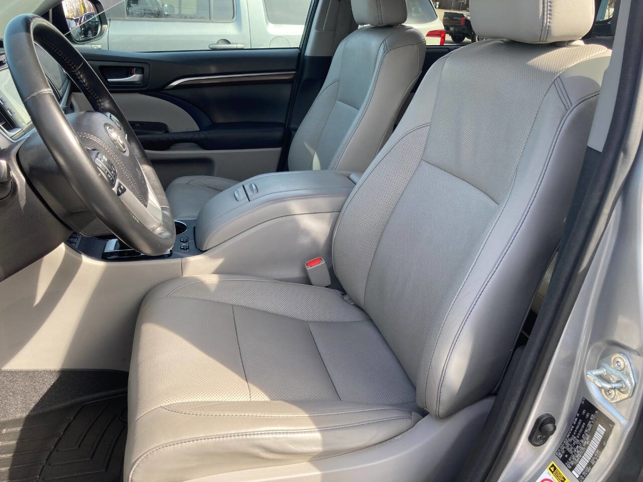 Used 2015 Toyota Highlander Limited AWD/4WD image 10