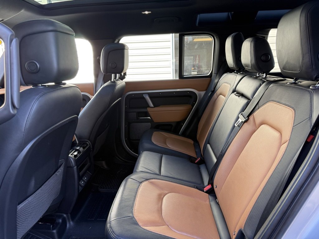 Used 2023 Land Rover Defender 110 X-Dynamic SE image 21
