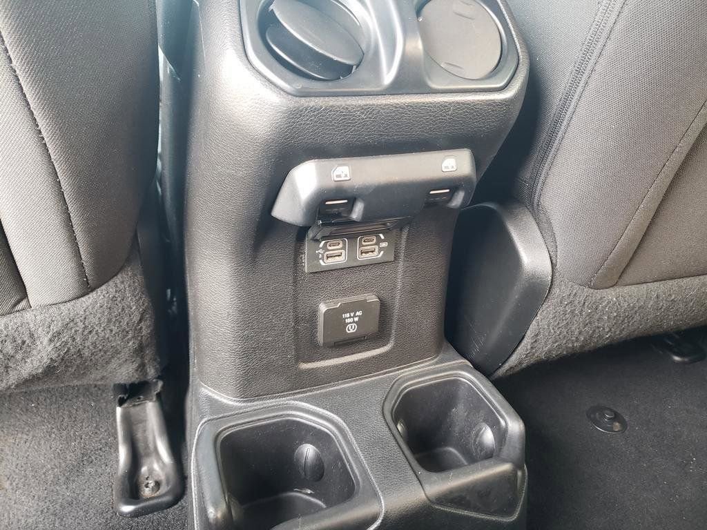 Used 2018 Jeep Wrangler Unlimited Sahara image 5