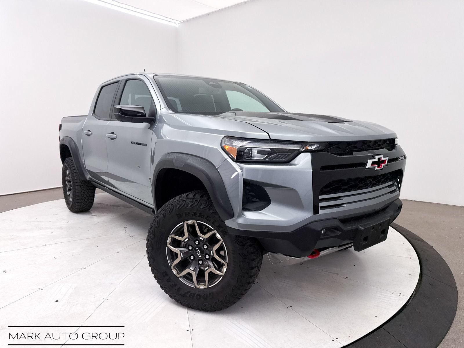 Used 2024 Chevrolet Colorado ZR2 w/ ZR2 Convenience Package III AWD/4WD image 1