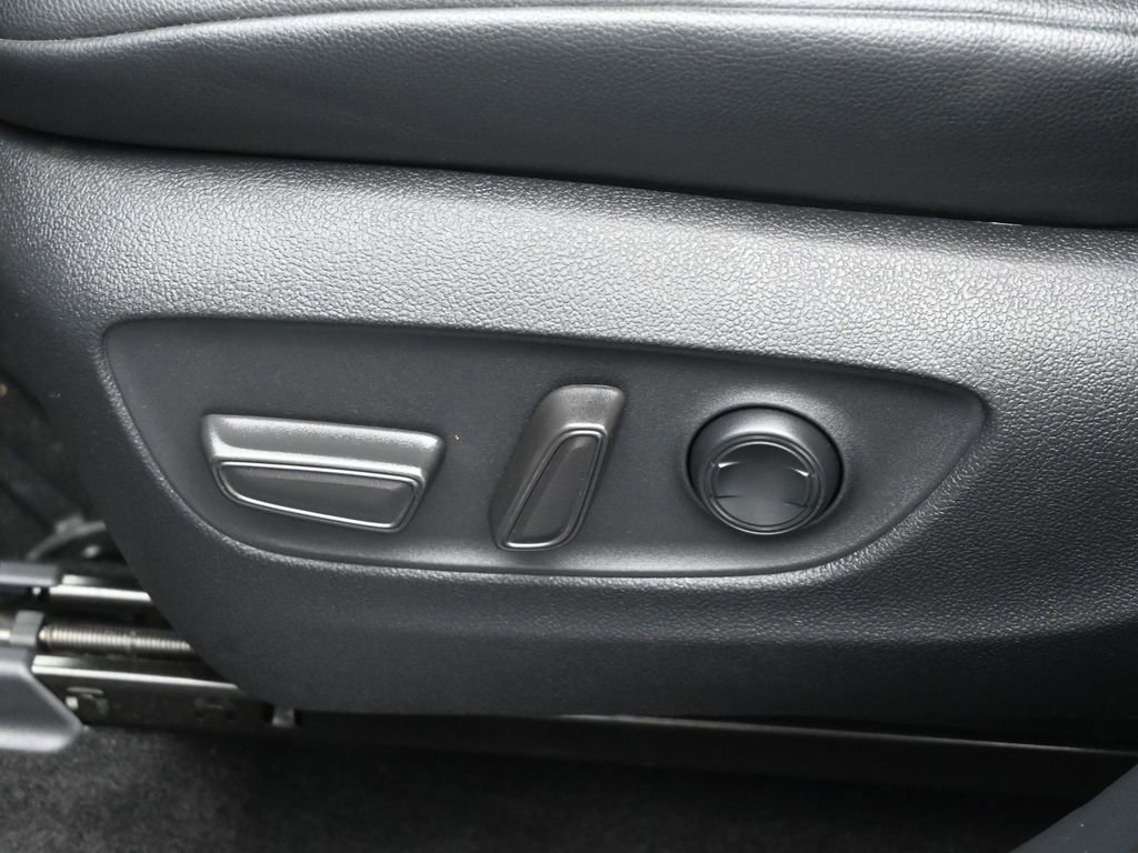 Used 2021 Toyota Highlander XLE image 10