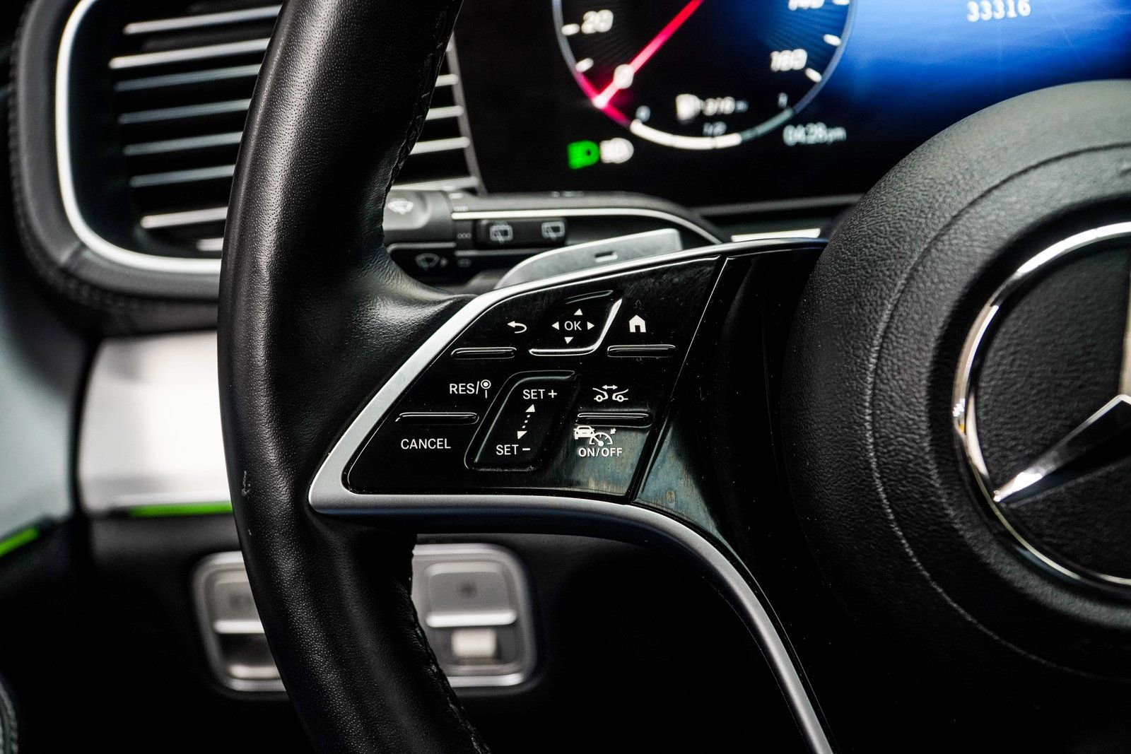 Used 2025 Mercedes-Benz GLS 450 4MATIC image 32