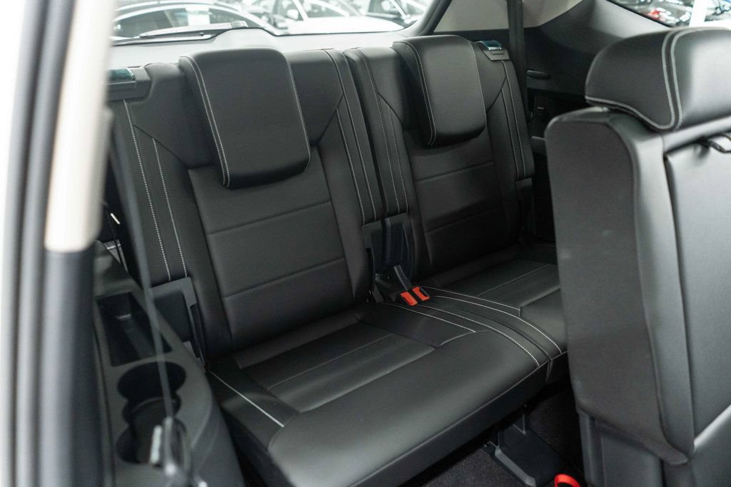 Used 2023 Volkswagen Atlas SE w/ Panoramic Sunroof Package AWD/4WD image 12
