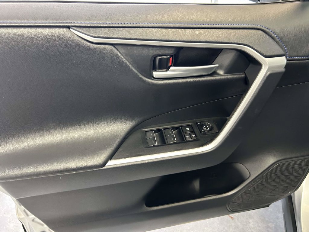 Used 2024 Toyota RAV4 XSE AWD/4WD image 17
