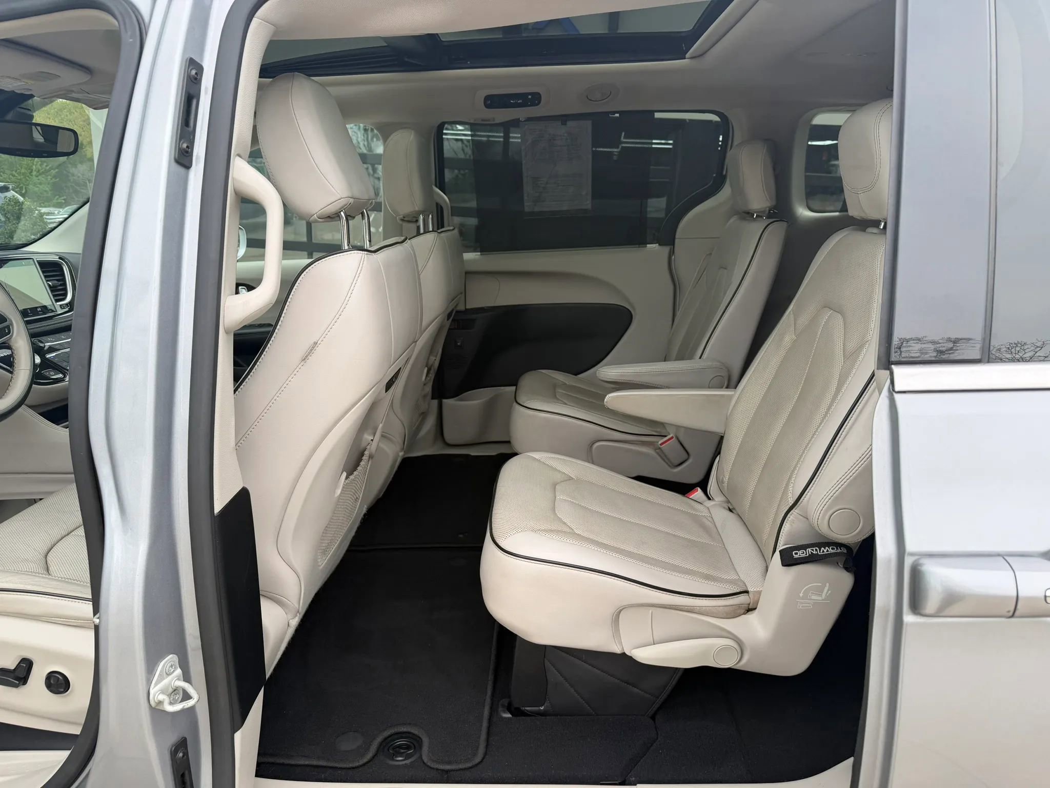 Used 2021 Chrysler Pacifica Limited image 35