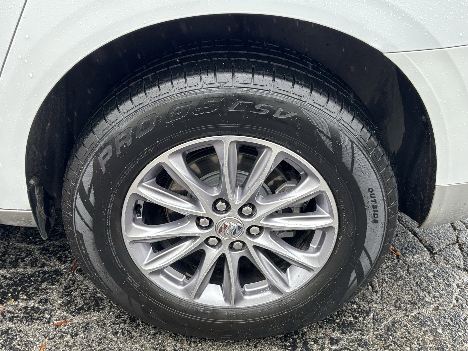 Used 2023 Buick Enclave Essence image 14