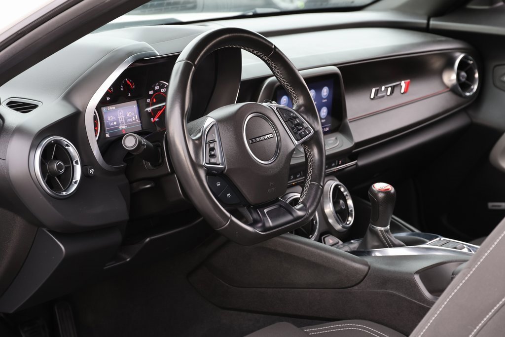 Used 2022 Chevrolet Camaro LT w/ Technology Package image 10