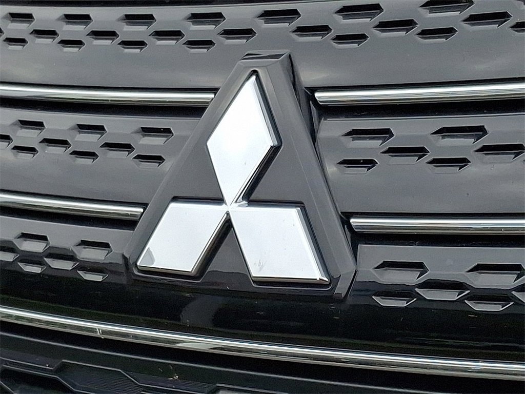 Used 2023 Mitsubishi Outlander SE image 9
