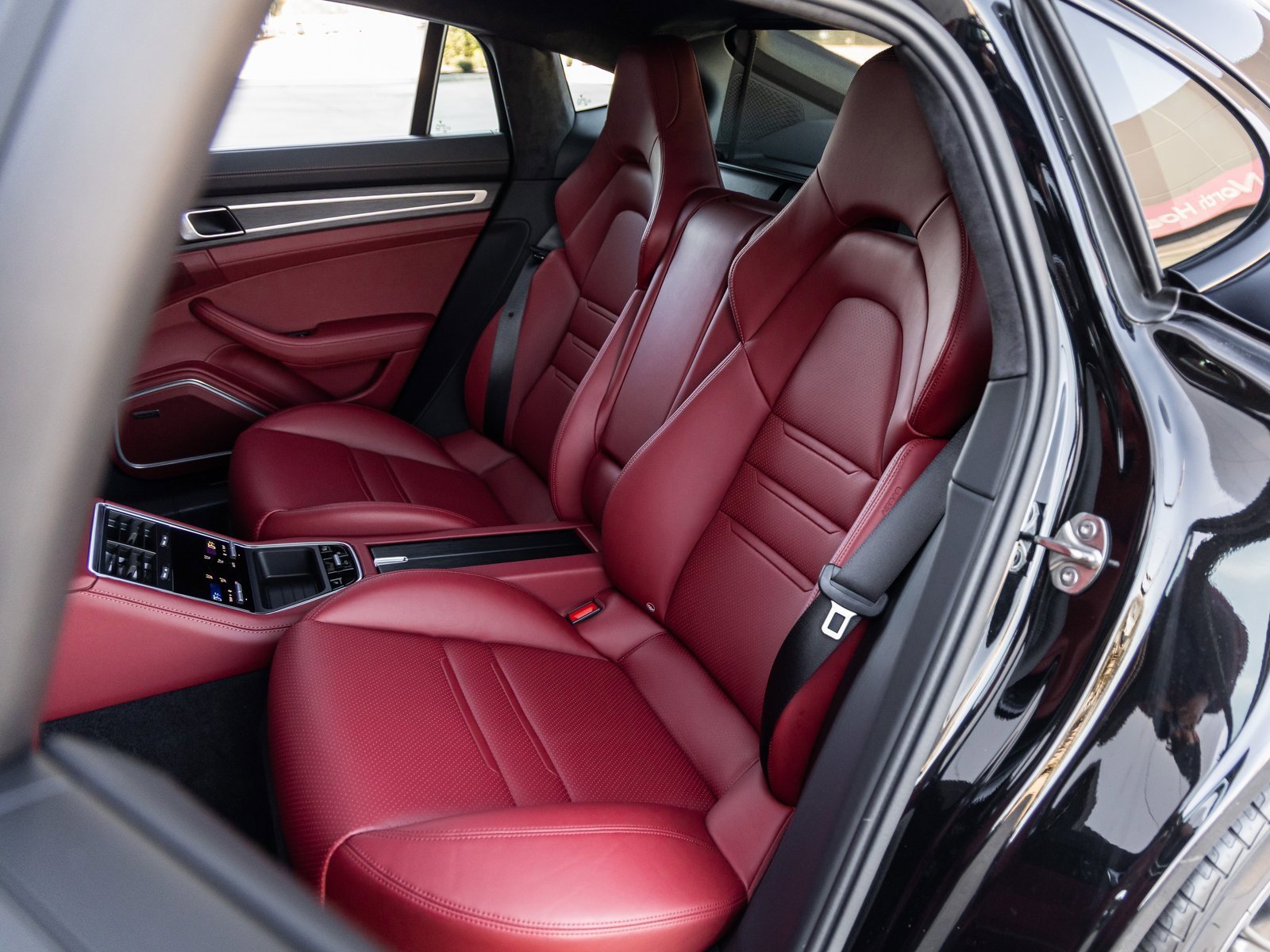 Used 2023 Porsche Panamera GTS image 33