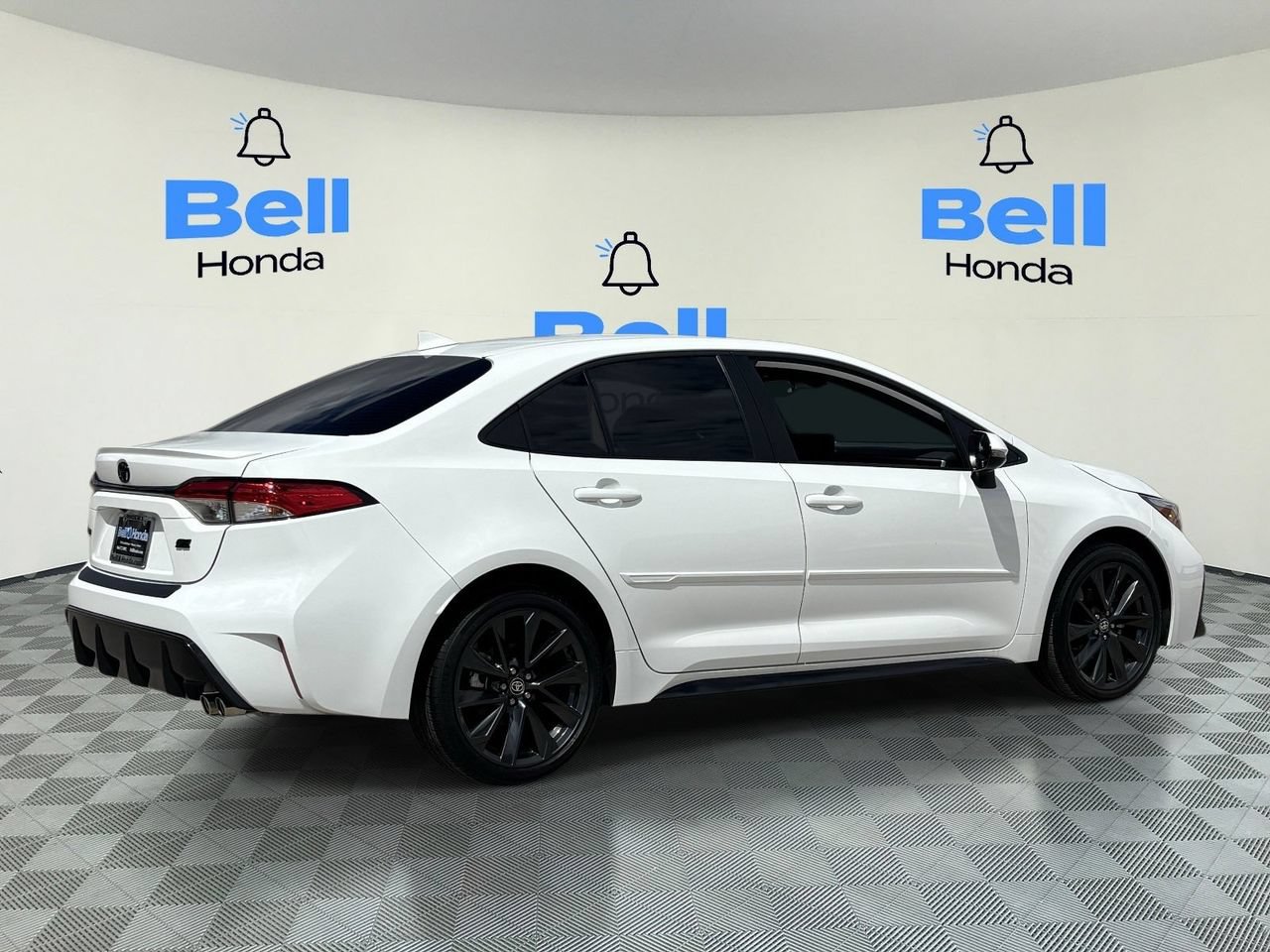 Used 2026 Toyota Corolla SE w/ Carpet Mat Package (TMS) FWD image 4