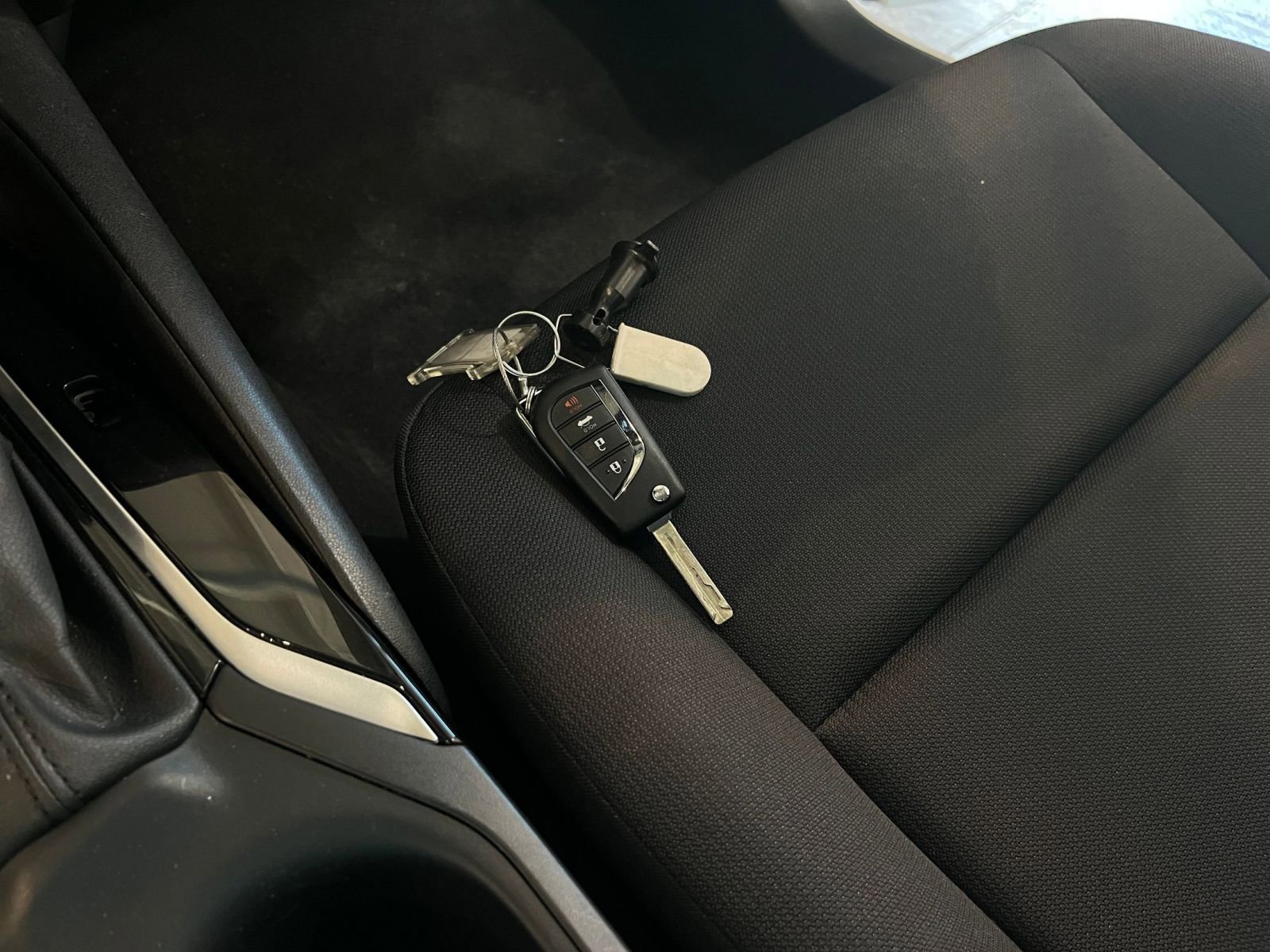 Used 2025 Toyota Corolla LE image 21