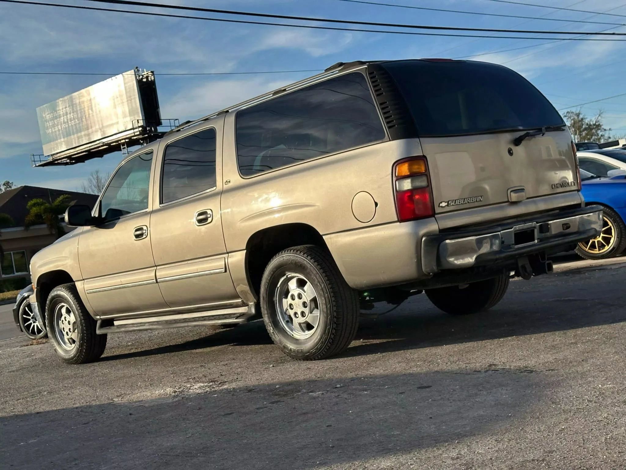 Used 2002 Chevrolet Suburban LT image 3