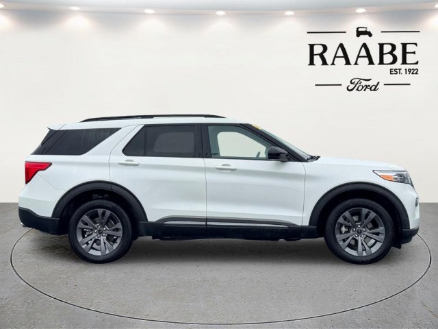 Used 2024 Ford Explorer XLT w/ Equipment Group 202A AWD/4WD image 8