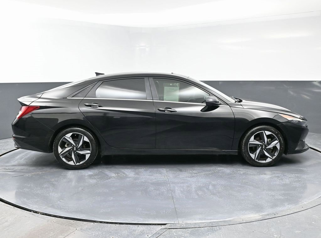 Used 2022 Hyundai Elantra Limited image 8