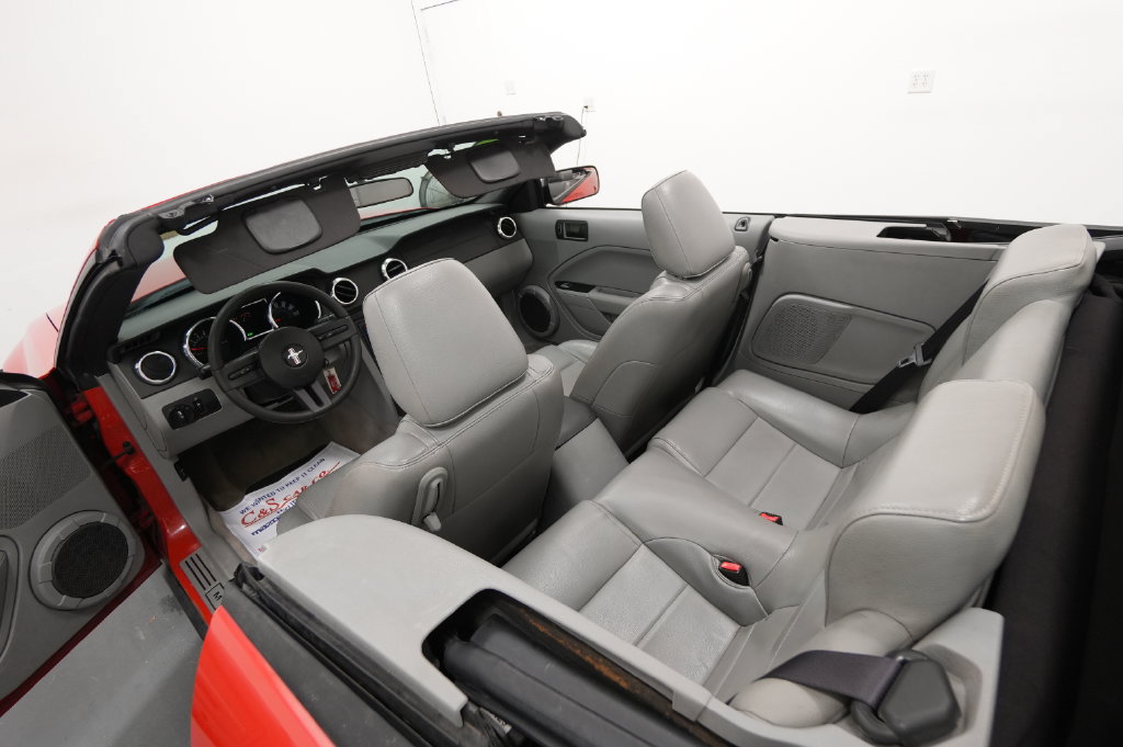 Used 2005 Ford Mustang Convertible RWD image 30