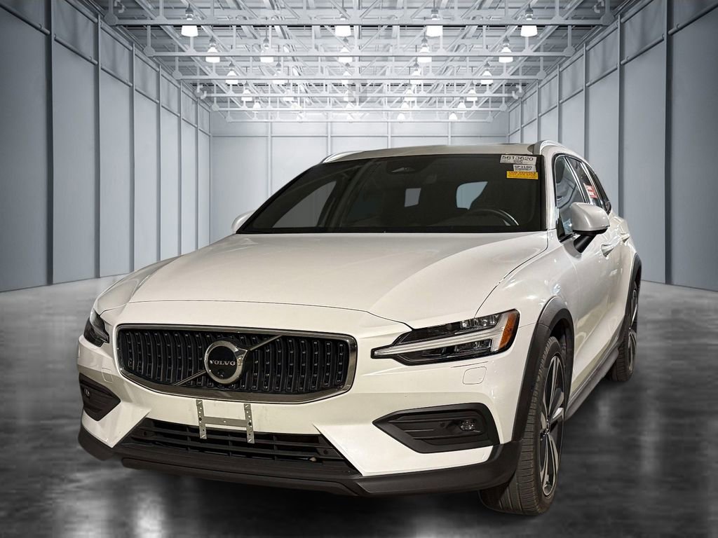 Used 2025 Volvo V60 B5 Cross Country Plus AWD/4WD image 1