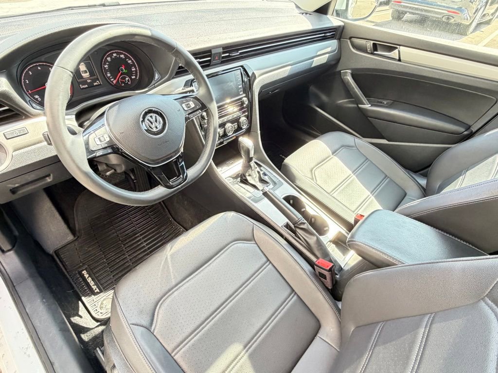 Used 2022 Volkswagen Passat 2.0T SE image 5