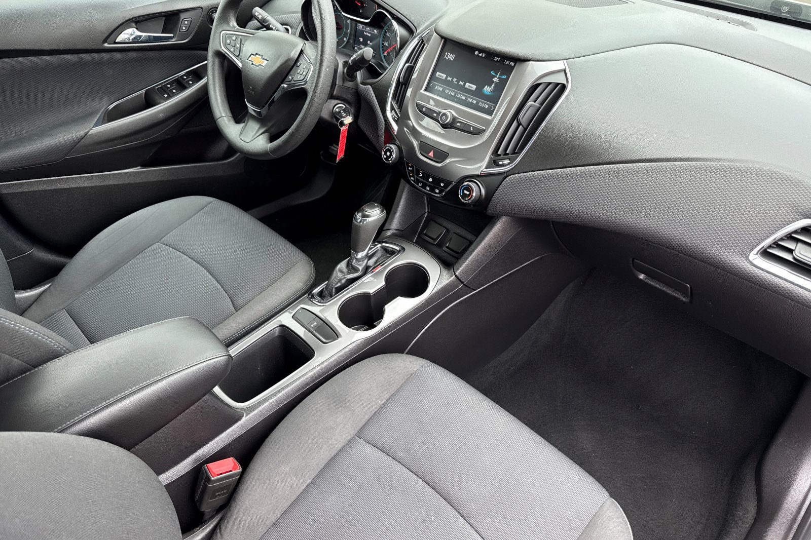 Used 2017 Chevrolet Cruze LT FWD image 15