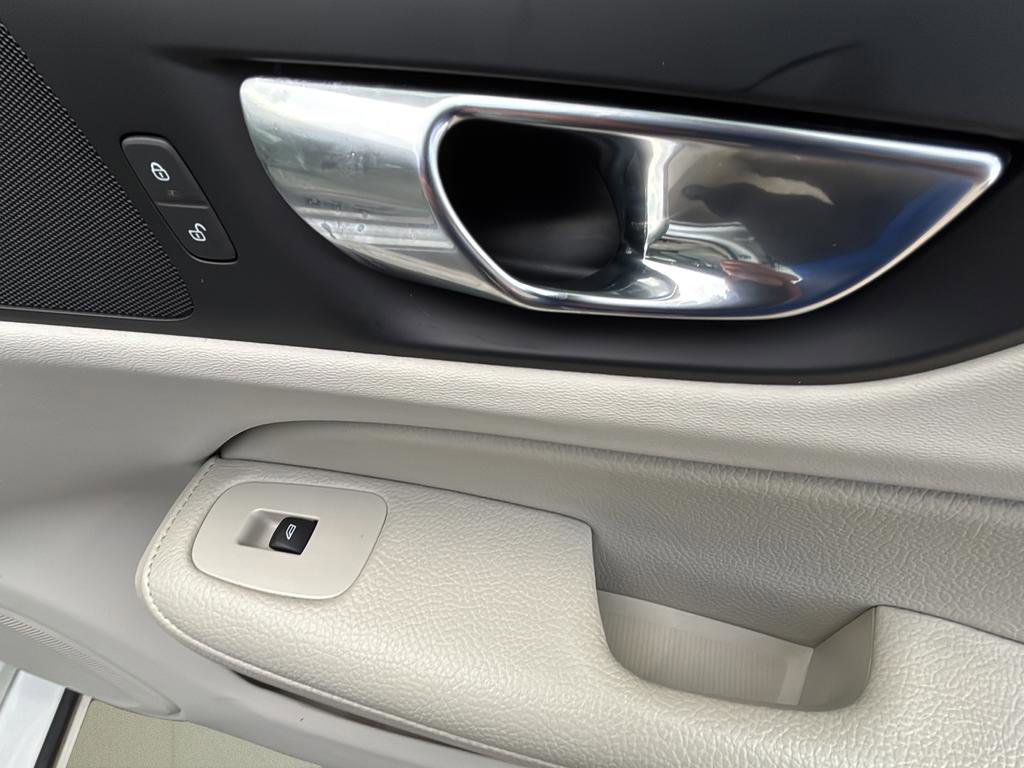 Used 2022 Volvo S60 T8 R-Design Expression w/ Premium Package image 38