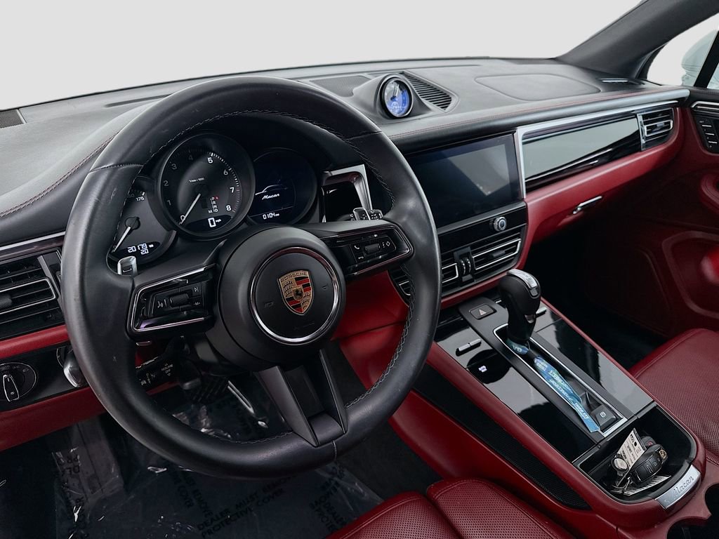 Certified 2023 Porsche Macan AWD/4WD image 4