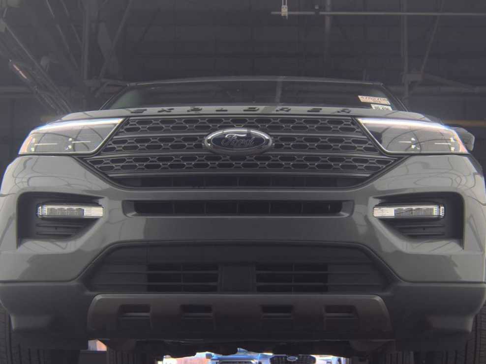 Used 2023 Ford Explorer XLT w/ Equipment Group 202A AWD/4WD image 3