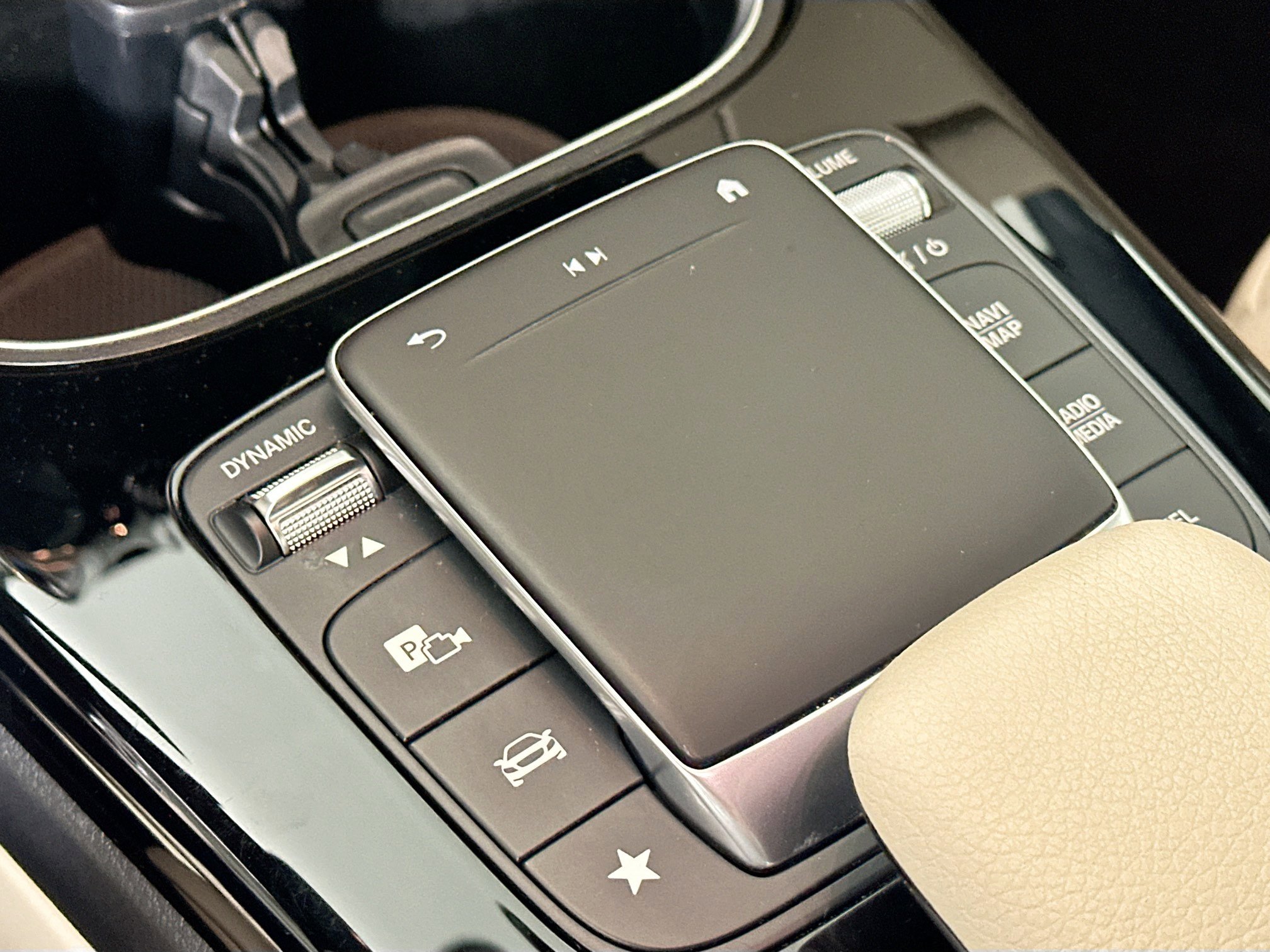 Certified 2022 Mercedes-Benz A 220 4MATIC image 22